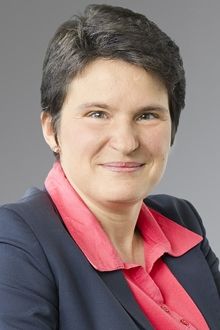 Porträt Rot.in Tanja Gönner: Warum die wirtschaftliche Lage strukturelle Reformen dringend notwendig macht